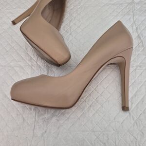 Charles David Nude Beige Almond-Toe Heels